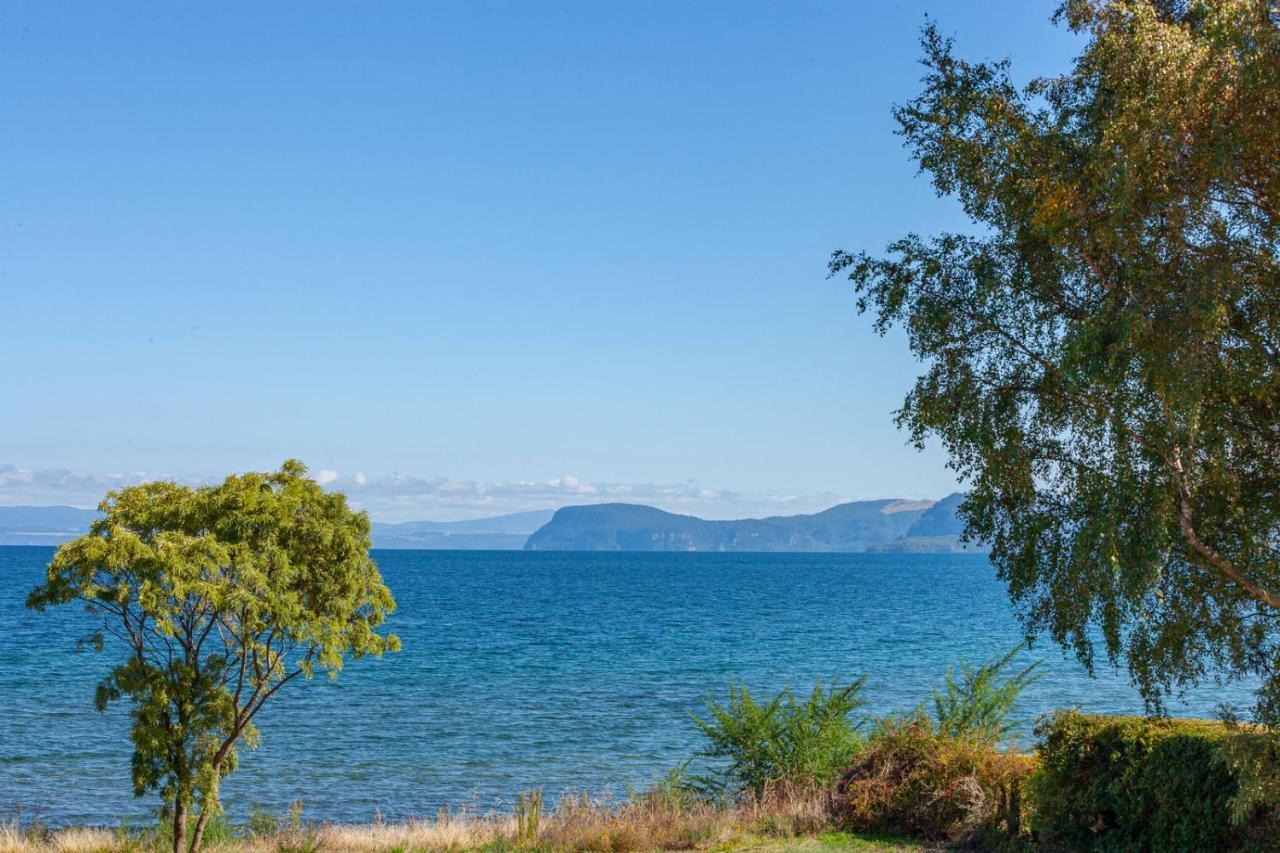 Lakefront Villa - Waitahanui Holiday Home Exterior foto