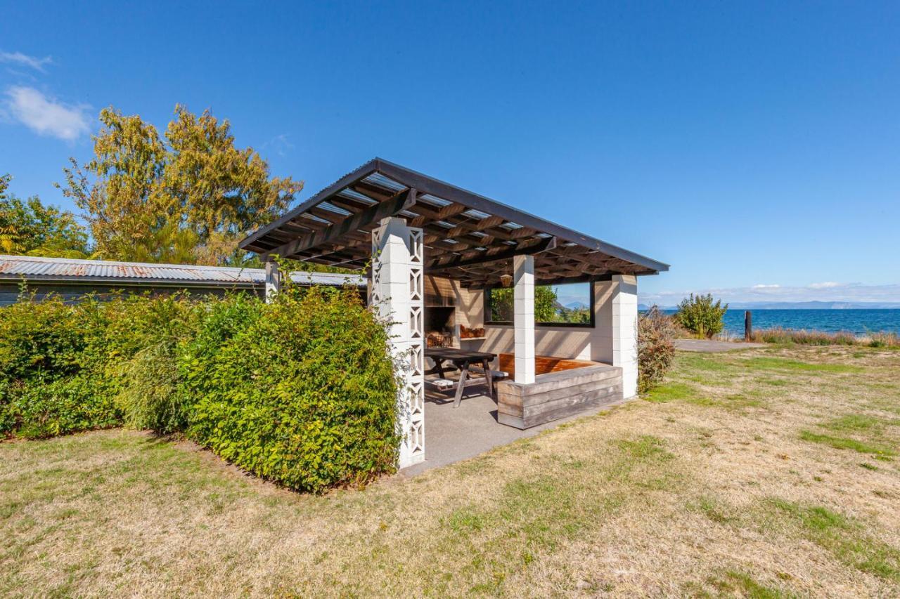 Lakefront Villa - Waitahanui Holiday Home Exterior foto