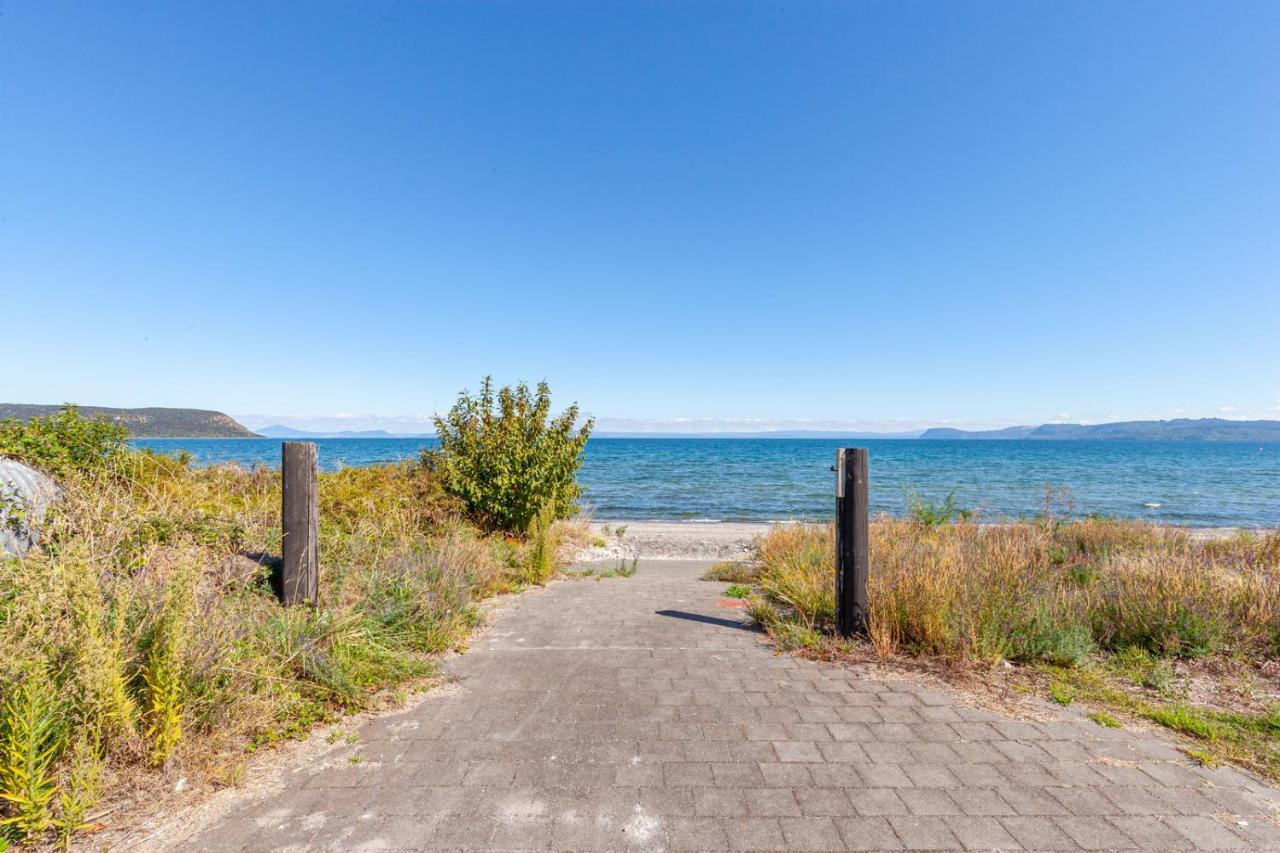 Lakefront Villa - Waitahanui Holiday Home Exterior foto