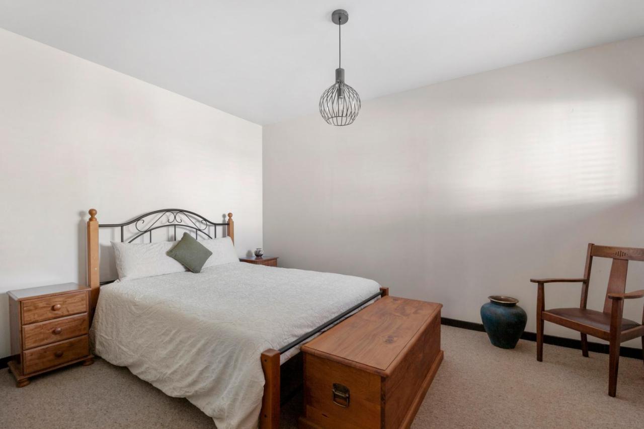 Lakefront Villa - Waitahanui Holiday Home Exterior foto