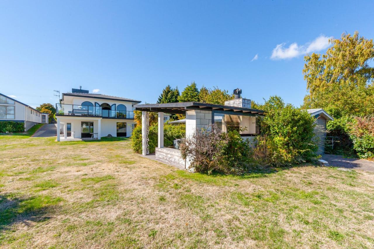 Lakefront Villa - Waitahanui Holiday Home Exterior foto